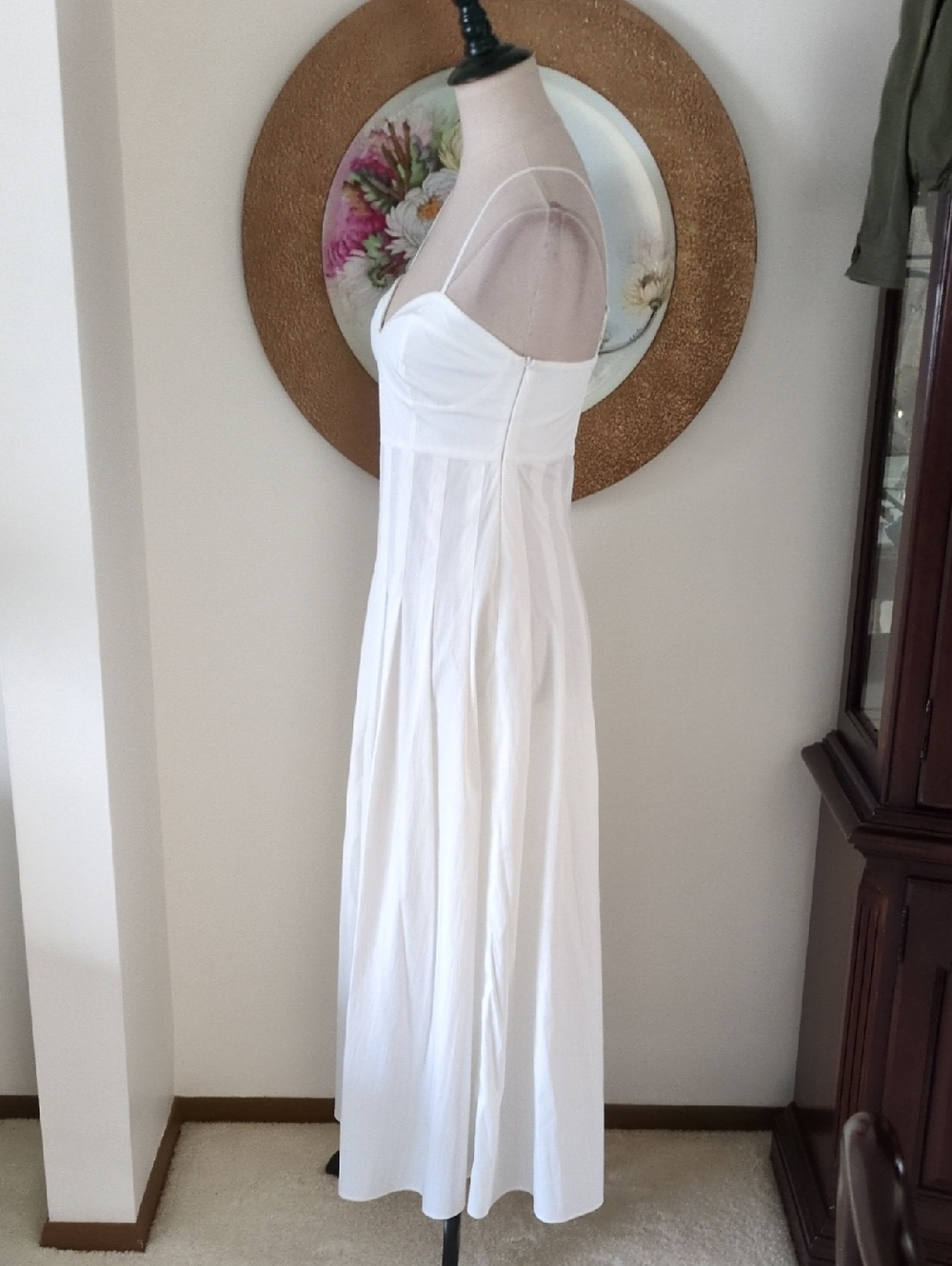 Elegant White Zara Spaghetti-Strap Maxi Dress - Picture 3 of 12